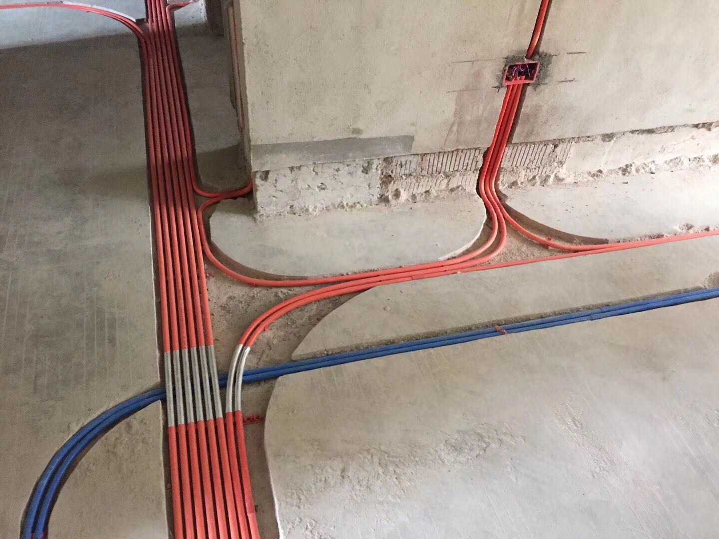 公司弧形活線水電施工工藝